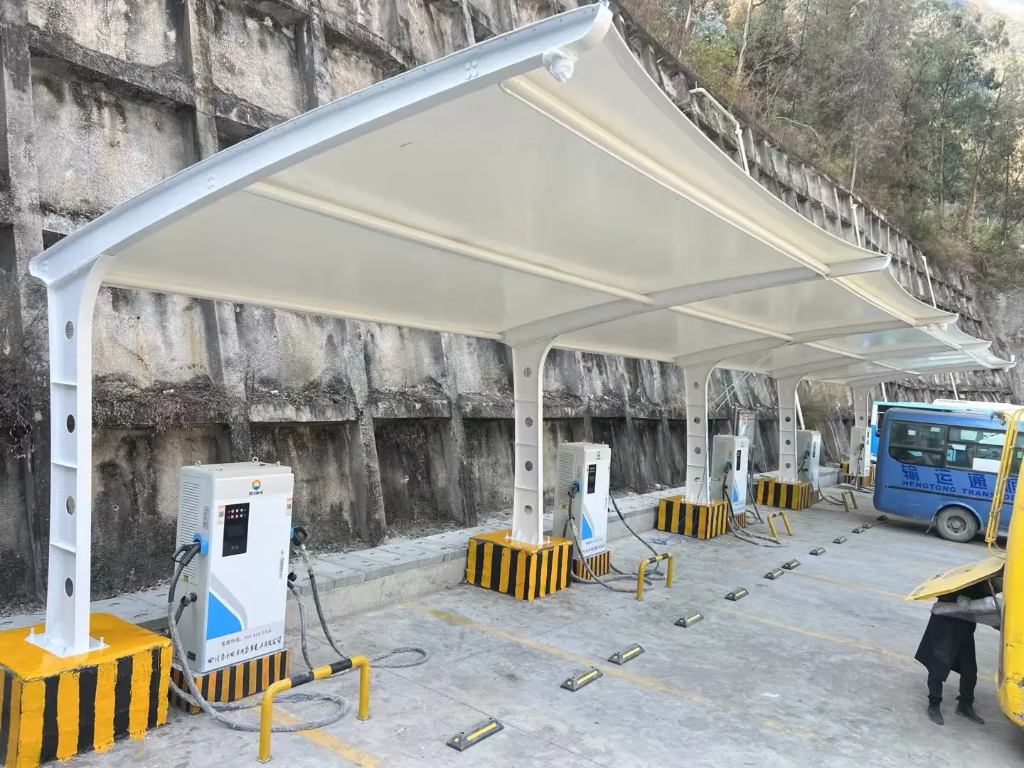 贵州龙里园区停车棚采购:为什么“省”在前面的钱,最后都花在了后面?